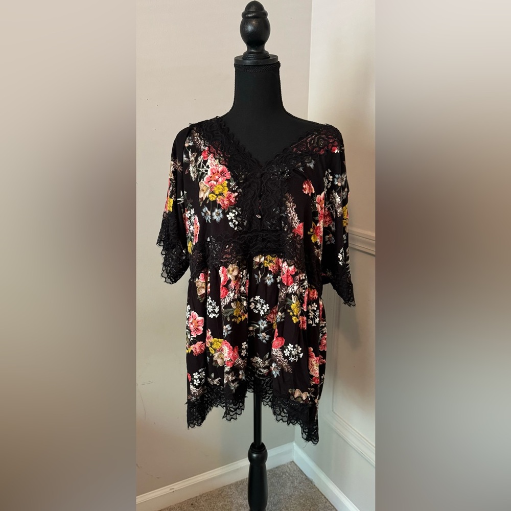 Black Floral Lace Trim Short Sleeve Super Soft Knits